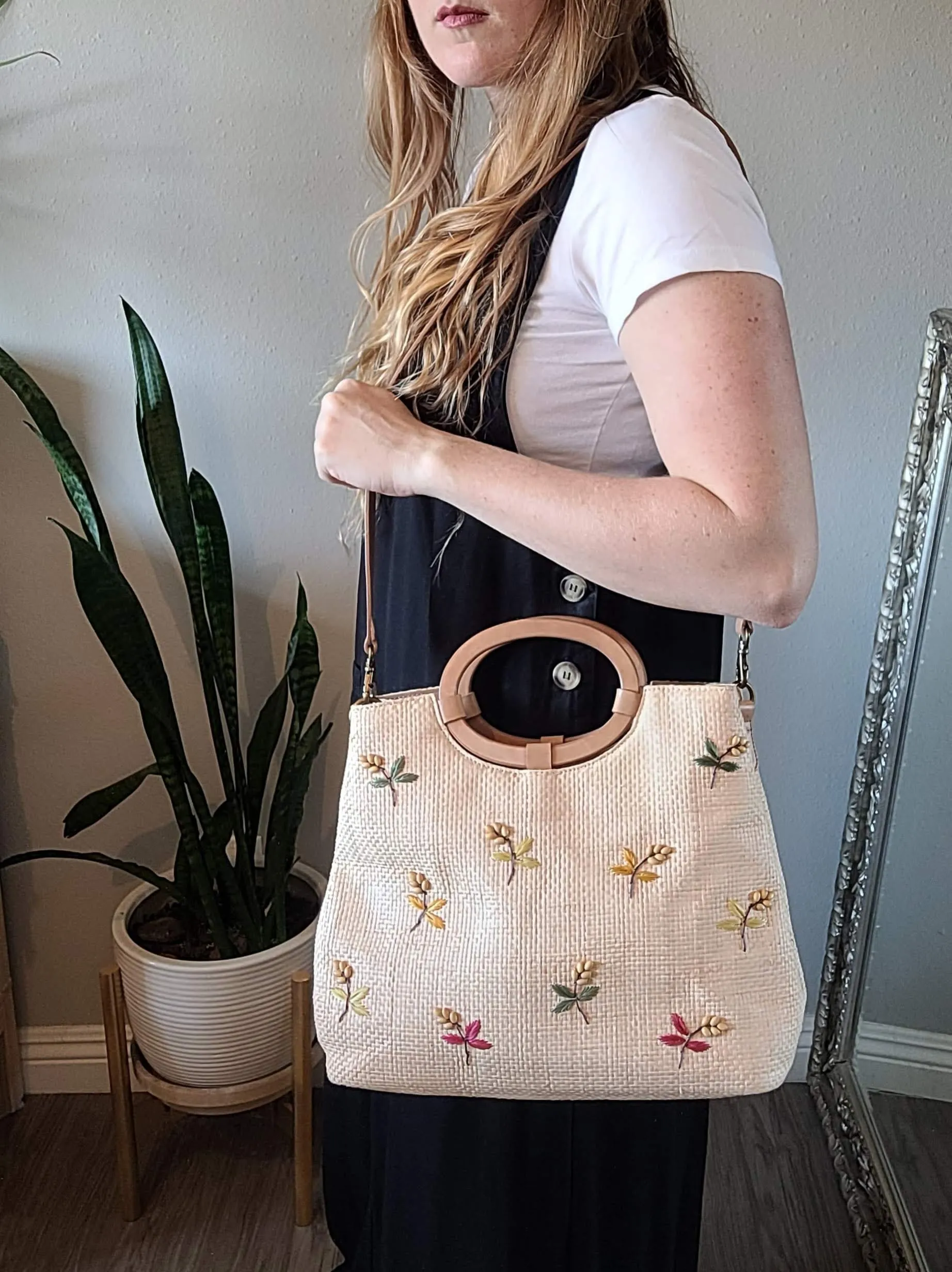 00's Beaded Floral Straw Summer Handbag with Leather Handle and Strap by Fossil