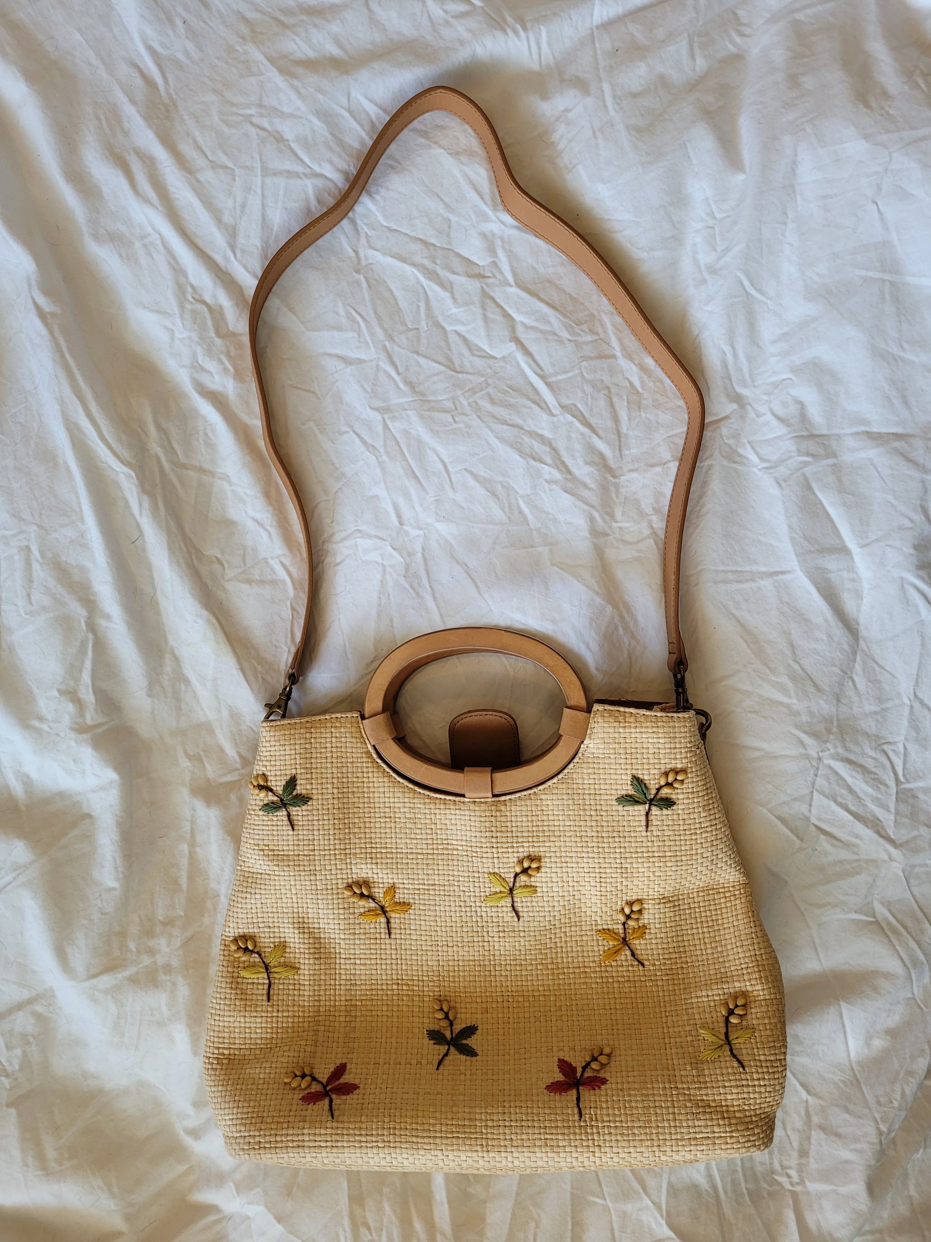 00's Beaded Floral Straw Summer Handbag with Leather Handle and Strap by Fossil