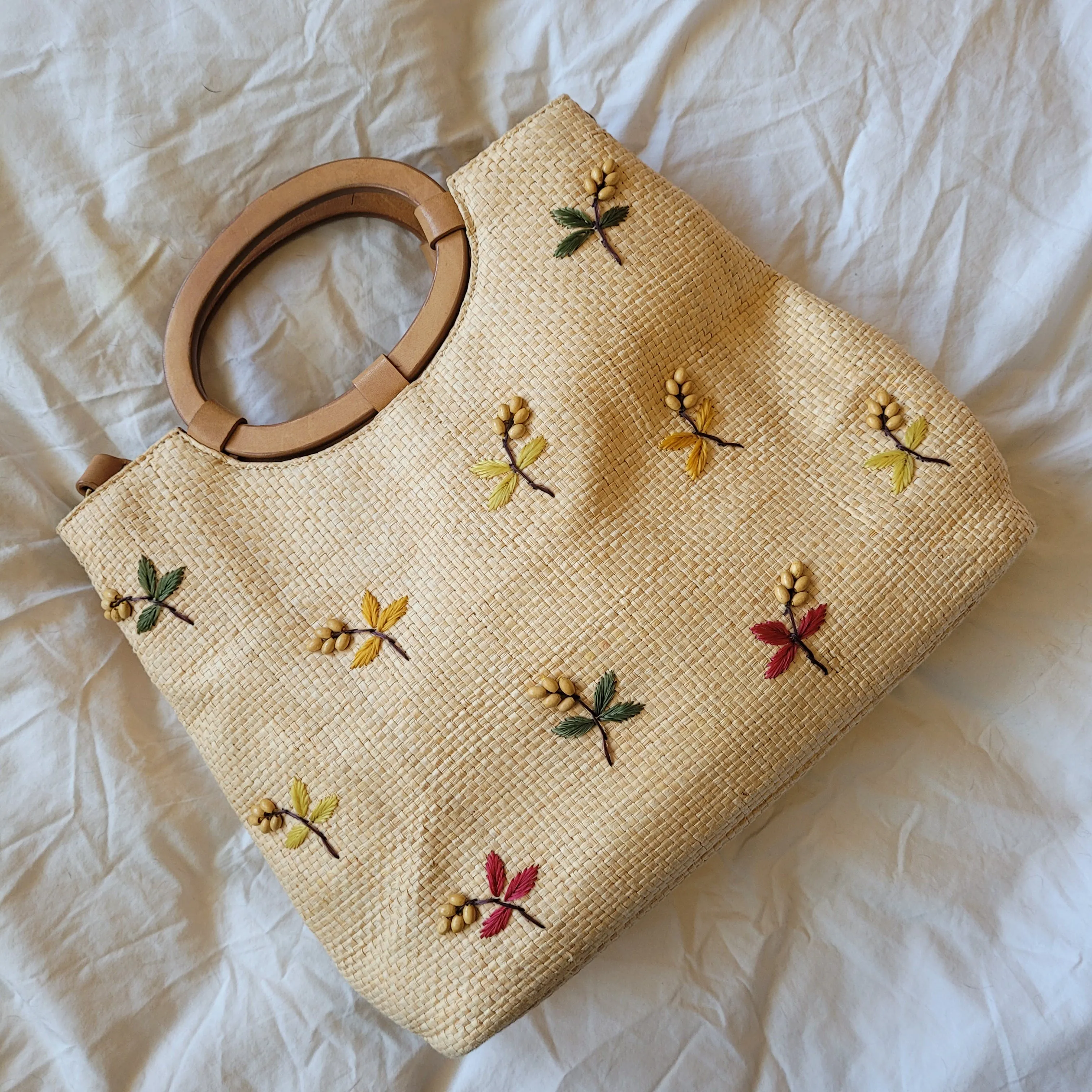 00's Beaded Floral Straw Summer Handbag with Leather Handle and Strap by Fossil