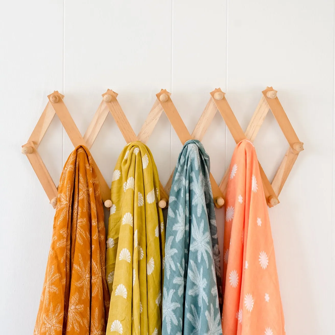 Bamboo   Cotton Muslin Swaddle Wrap  Peach - Daisy Print