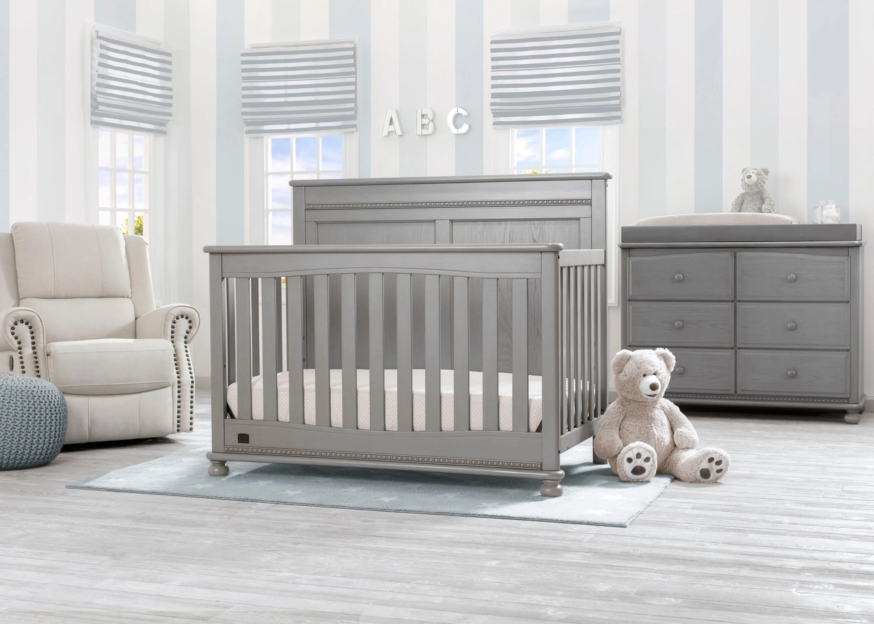 Fontana 4-in-1 Convertible Crib