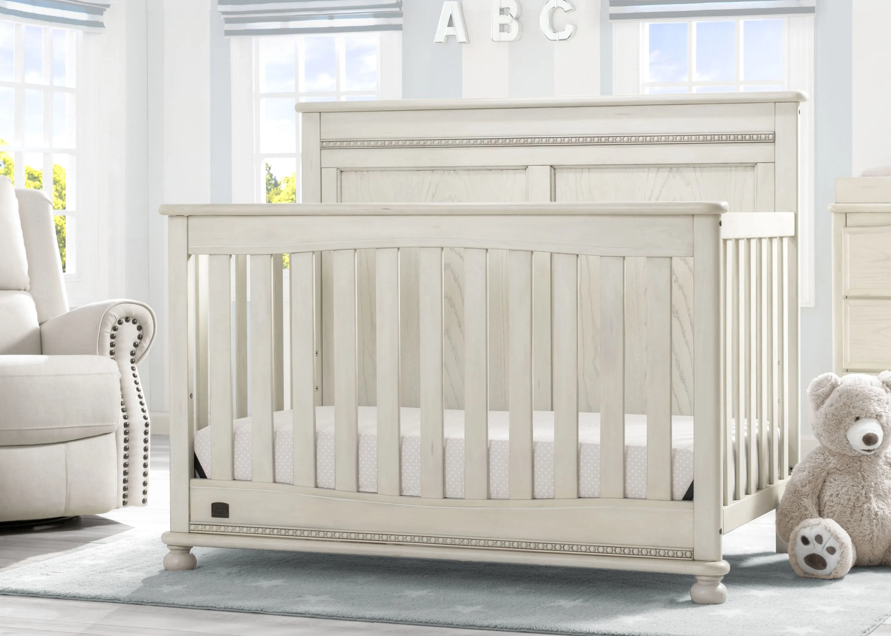 Fontana 4-in-1 Convertible Crib