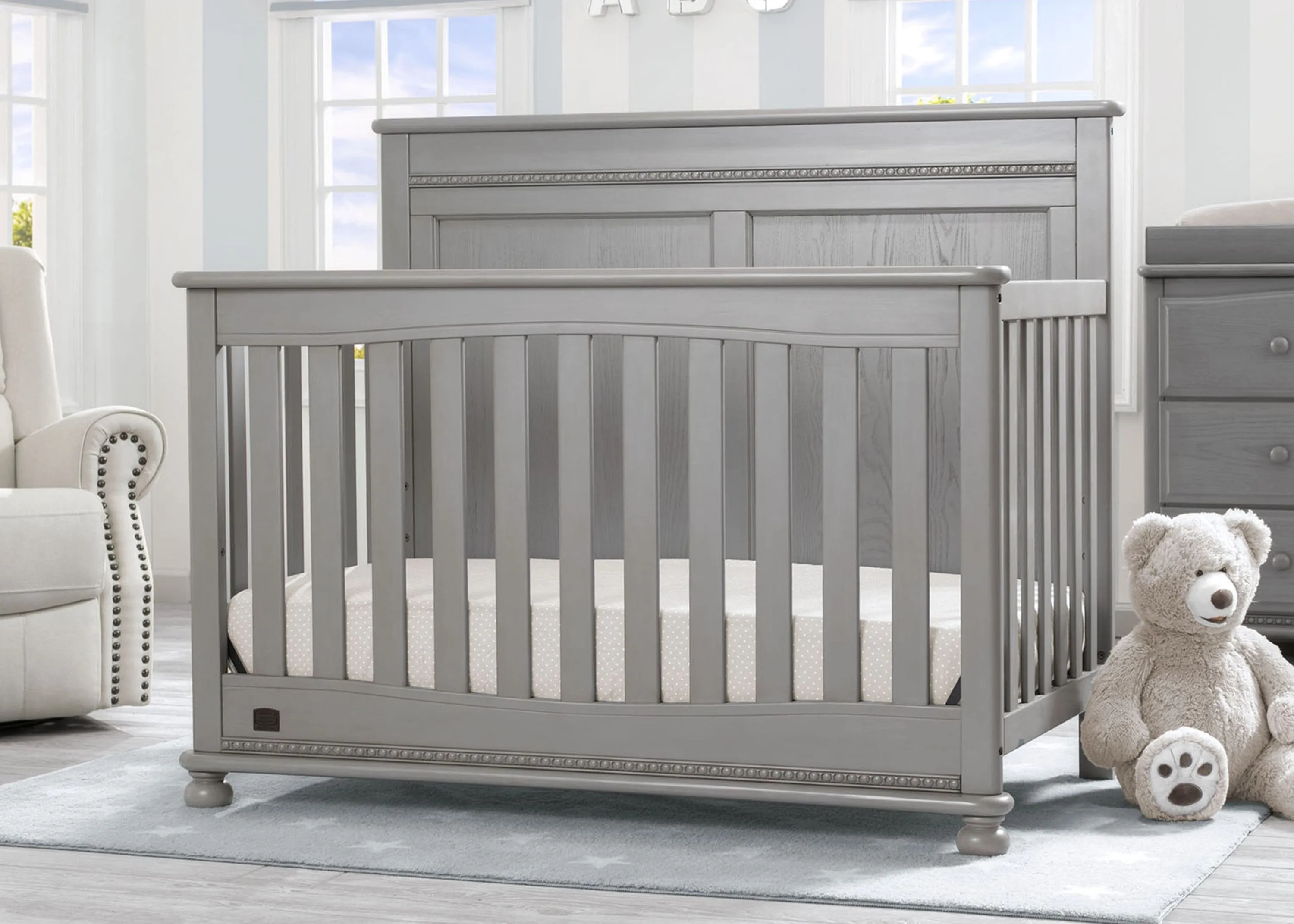 Fontana 4-in-1 Convertible Crib