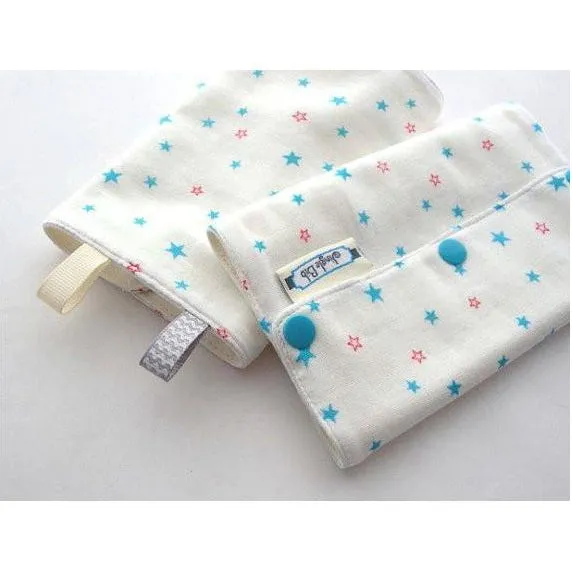 Jinglebib Drool Pad - White Teal Stars