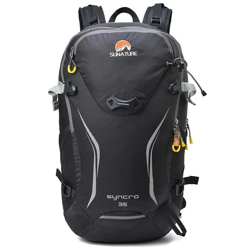 Lightweight Hiking Backpack With Rain Cover Traveling Daypack