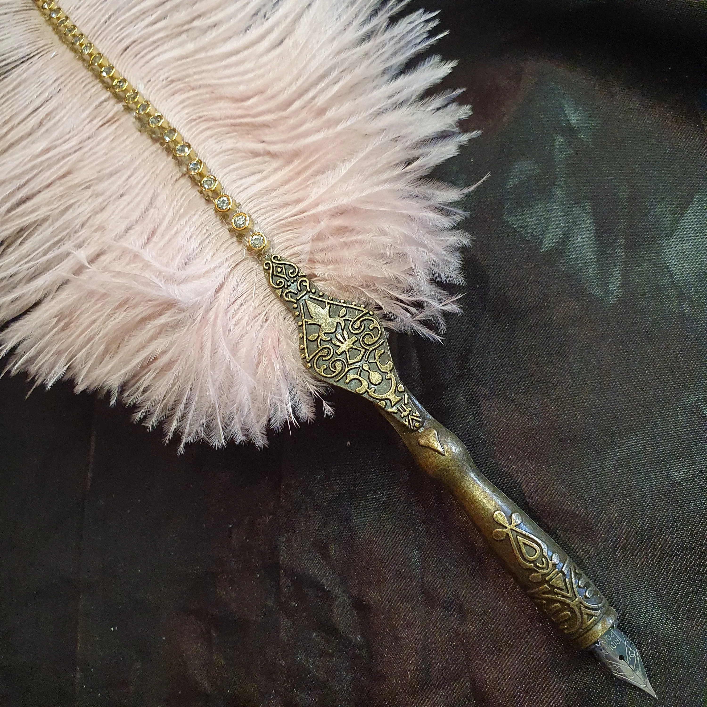 Ostrich Feather Quill Dip Pen Set . Matching Pen Stand for Weddings, Calligraphy, and Gifts