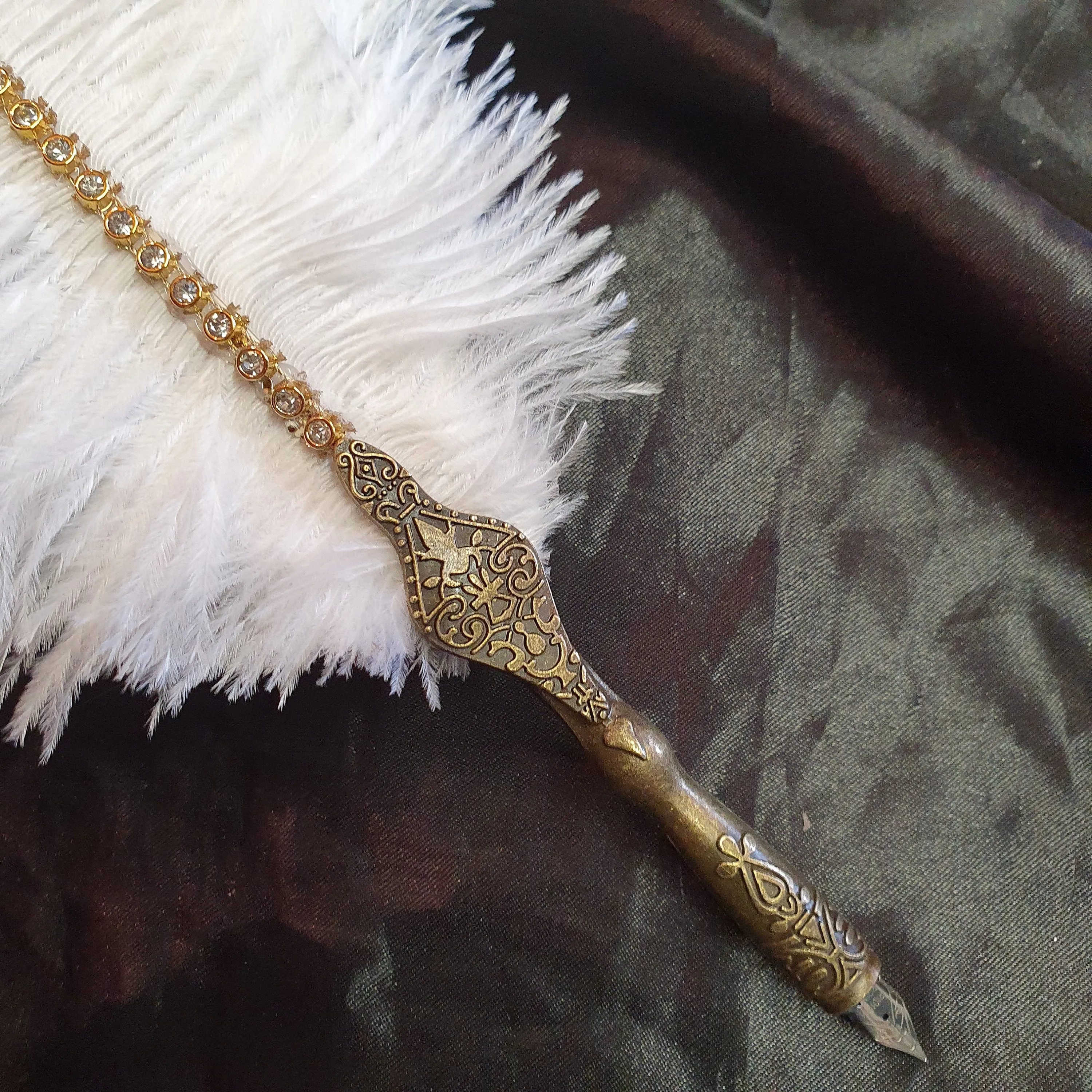 Ostrich Feather Quill Dip Pen Set . Matching Pen Stand for Weddings, Calligraphy, and Gifts